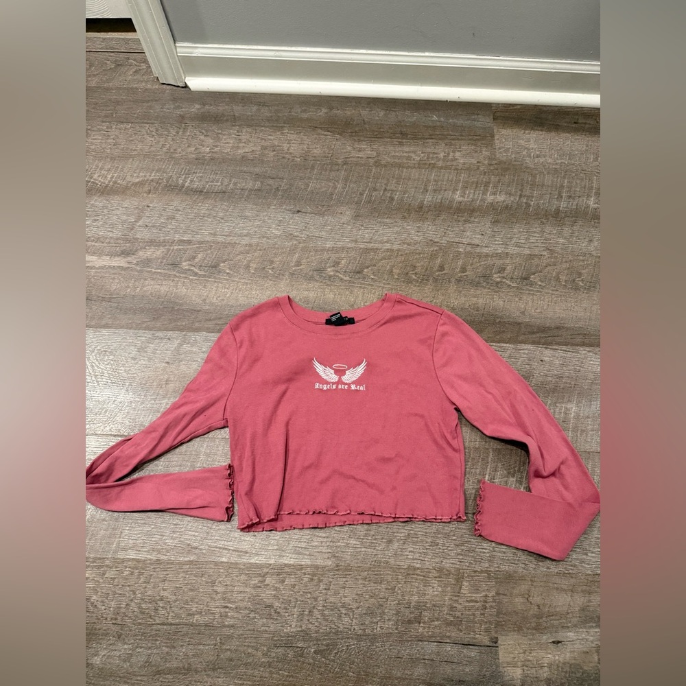 Forever 21 Rose Pink Cropped Long Sleeve Top with Angel Graphic. Size large